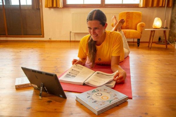 online-yogalehrer-ausbildung.jpg