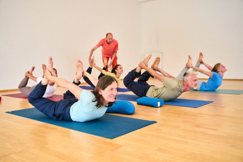 Yogastellung Bogen